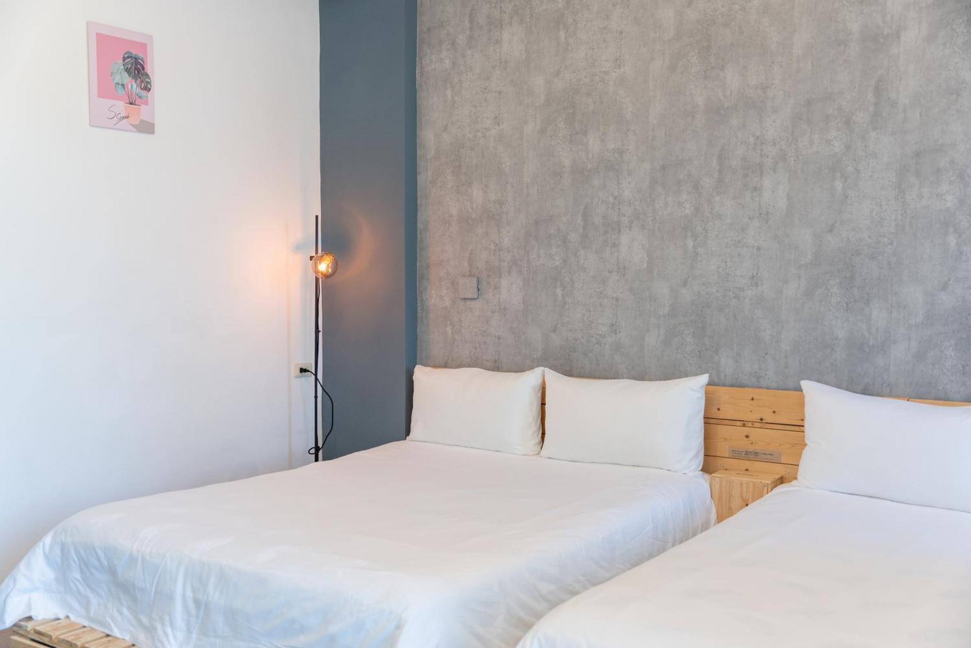 Moonlit Corner Apartment Taitung Екстериор снимка
