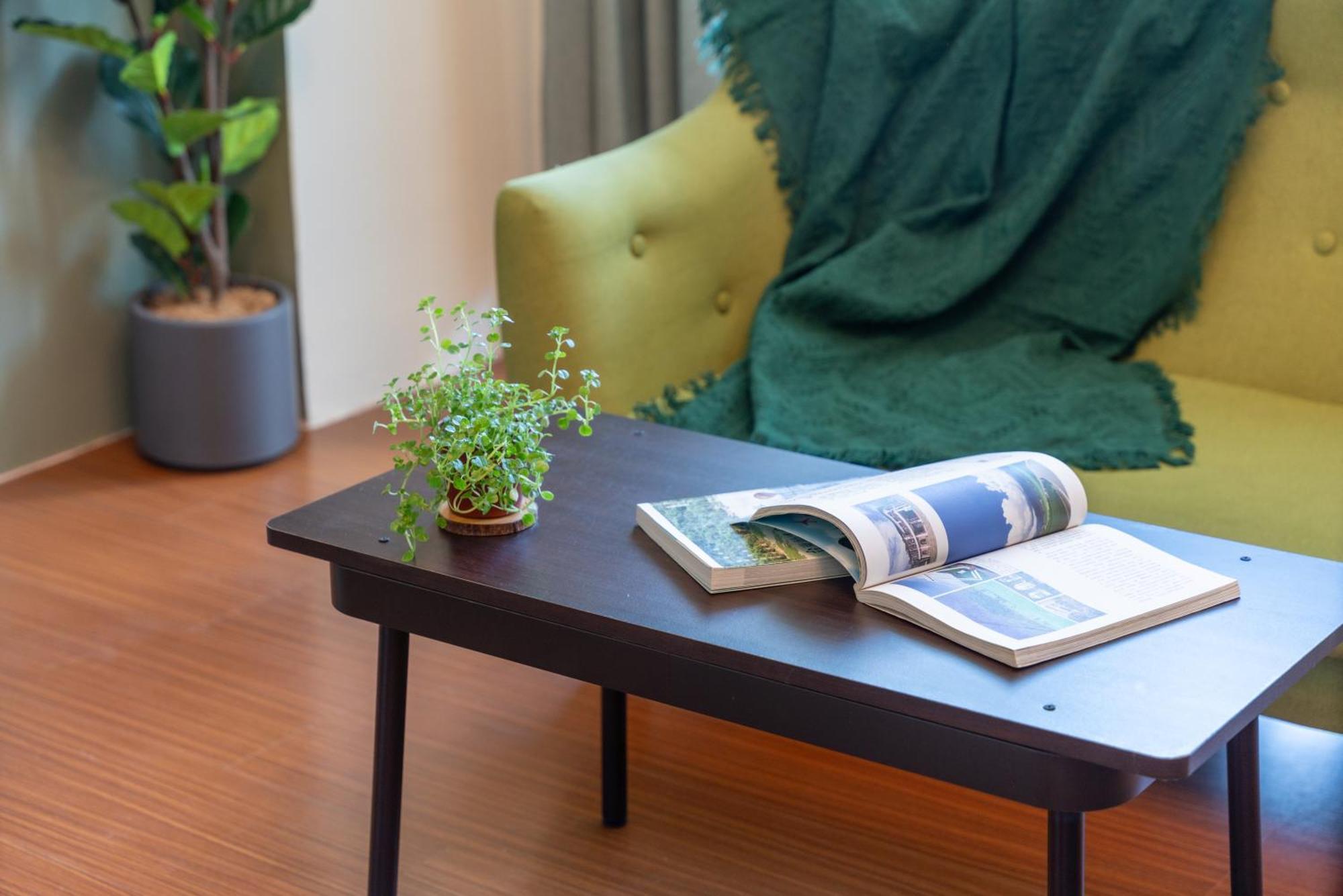 Moonlit Corner Apartment Taitung Екстериор снимка