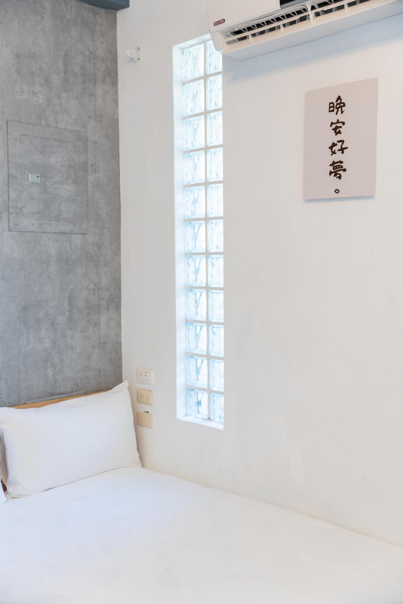 Moonlit Corner Apartment Taitung Екстериор снимка